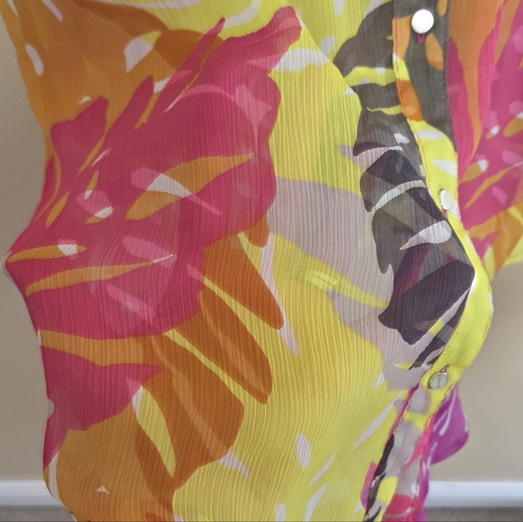 Liz Claiborne | Sheer Colorful Tropical Leaf Sleeveless Button Front Blouse - Picture 5 of 5